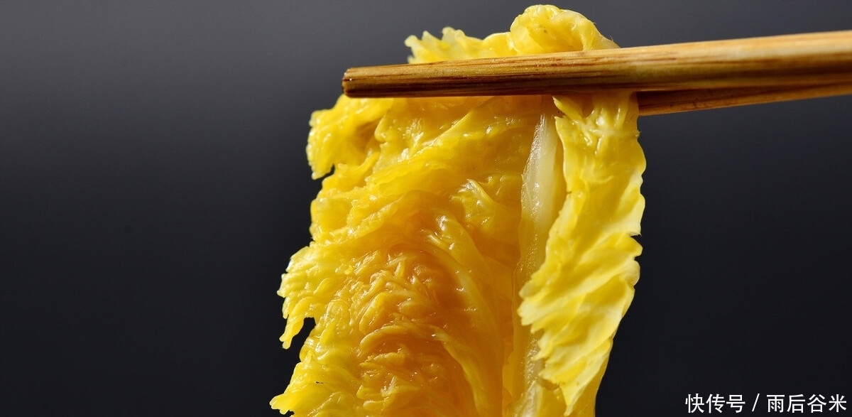 好吃|淘米水腌酸菜,记住1菜2缸3石头,7天就变酸,越放越酸越好吃