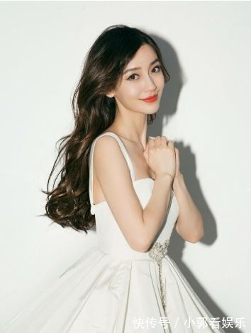 伊心美妆|女生脸上有这4个“特征”,换上卷发颜值逆袭,你属于哪一种!