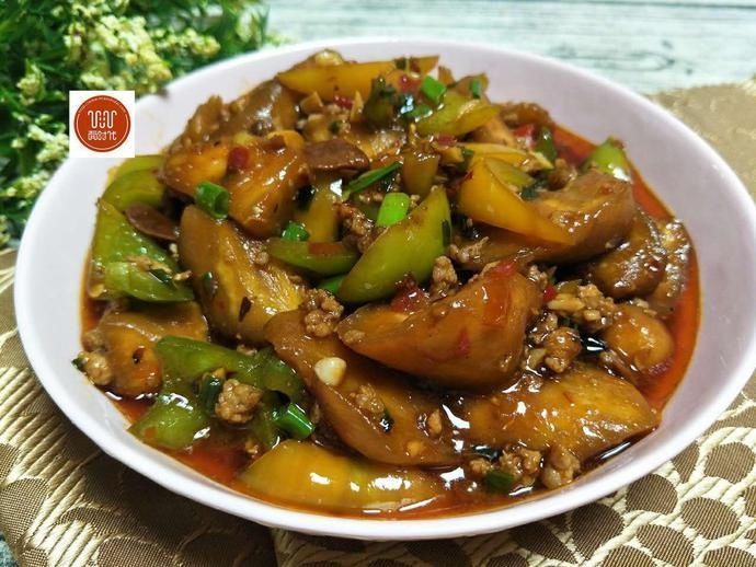 夏天就该这样吃茄子,不用过油,软嫩多汁,美味又下饭,比吃肉香