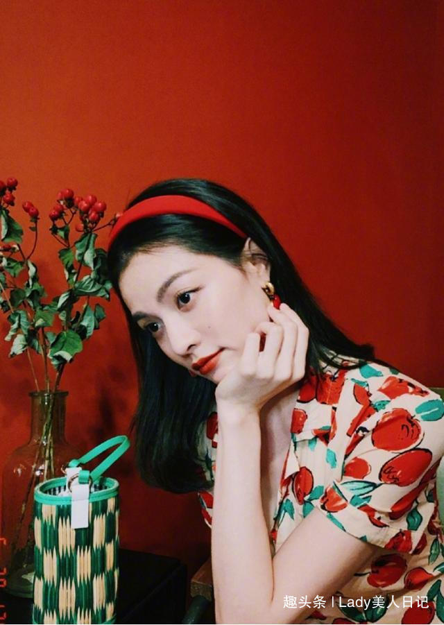 领口 每个脸型都有适合的耳环类型,戴对款式提升气质,教你4种戴法