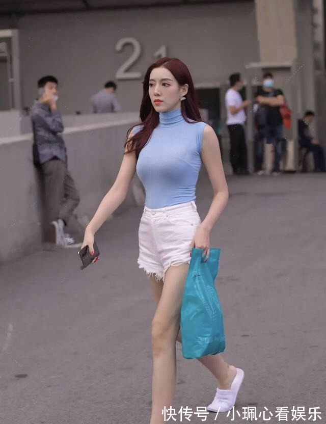 裤腰 一种穿法多面使用,演变出三种不同搭配,“塞裤腰”时髦又显高!