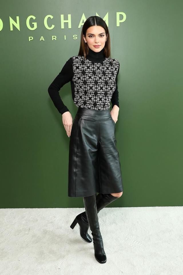 在家云看米兰时装周，国际名模亮片抹胸裙，满屏大长腿太诱人