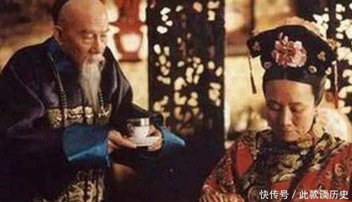 慈禧|慈禧穿上龙袍，问李鸿章是否合身？李鸿章智答3字，才免遭一死