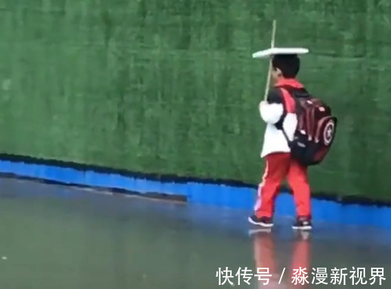 生活态度|“宁采臣宝宝”走红,淋不淋雨的无所谓,重要的是生活要有仪式感