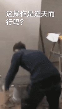 |搞笑GIF：下面的小伙子，眼都直了好看不？