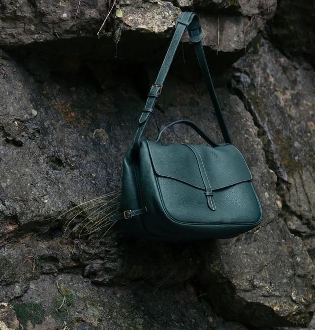 包袋品牌那么多，为什么只有它能征服所有挑剔有品绅男