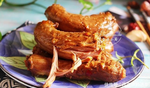 想吃麻辣鸭脖别再出去买,自己在家做,味道不输久久鸭,超简单