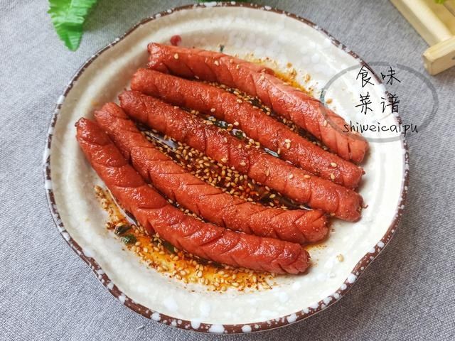 做法|火腿肠不要直接吃，教你3种简单做法，香辣又过瘾，上桌就被扫光