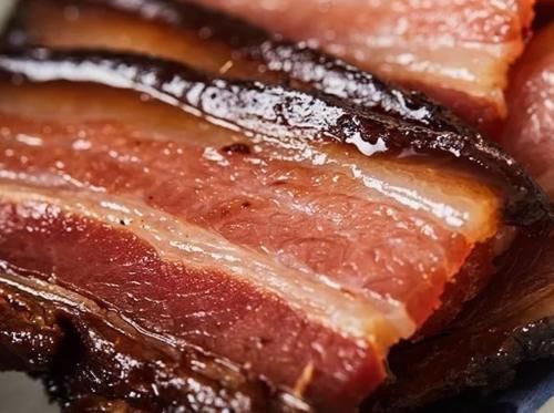 保存腊肉,直接冷冻是大错!学会这2招,腊肉香软好吃,放1年不坏