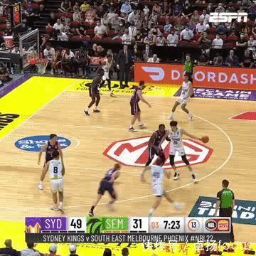 cbNBA的冷板凳和NBL的明星,周琦不要被追随者冲昏头脑!