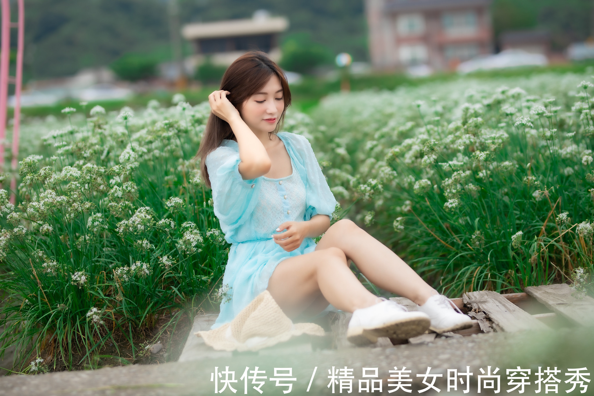 脱俗|衣服穿对了才是经典,深邃脱俗的淡雅连衣裙,优雅气质不凡