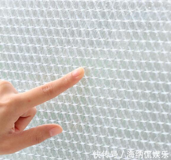 地垫|快递盒中的''气泡膜''别扔了，放在卫生间里，实用还省钱，聪明