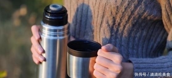 毒水|“夺命保温杯”被曝光,放入热水出来却是毒水,很多家长仍在购买