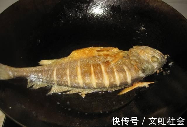 煎鱼时，不要放油后就着急下锅多加“这一步”，不破皮，不粘锅