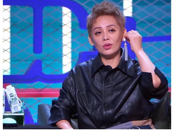 乘風(fēng)破浪的姐姐|寧靜真不適合《脫口秀大會》這個節(jié)目，和楊瀾一比，缺點暴露無遺