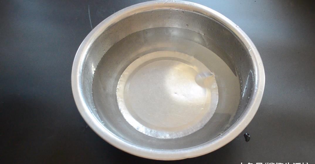 污渍|拖鞋穿久了污垢洗不掉 只需要用它泡一泡, 拖鞋立马干净如新