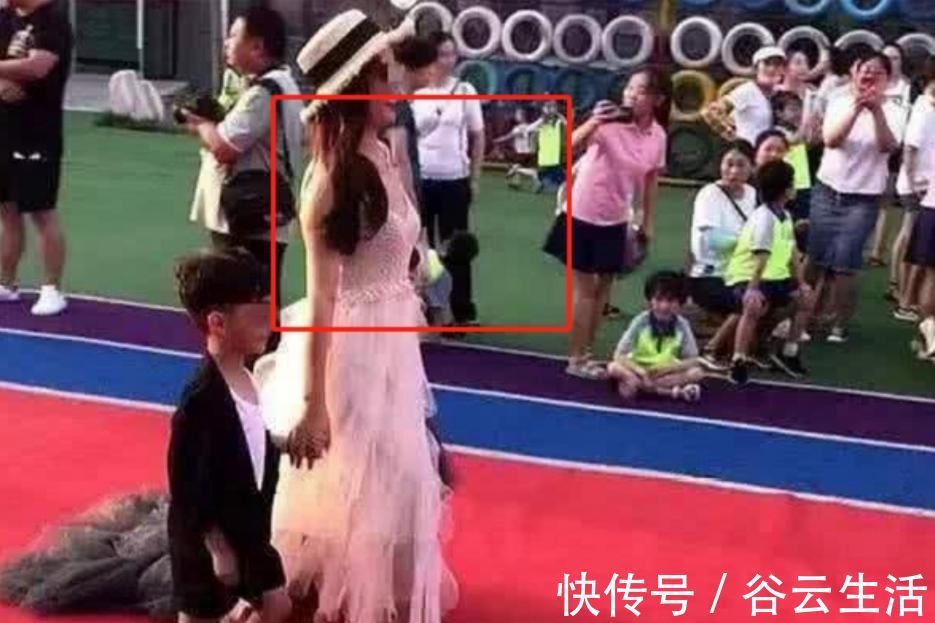 90后|90后辣妈给儿子开家长会,却因穿着惹争议,孩子尴尬抬不起头