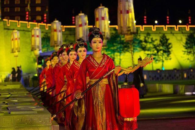 鞋底#吐鲁番出土草鞋,凤凰山出土麻鞋,它们穿脚上,究竟是哪种鞋舒服