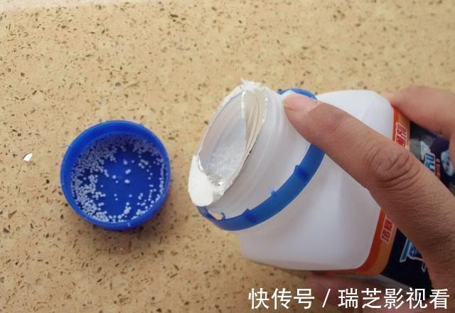 竖管|卫生间里的小飞虫是什么？只需三步，就能彻底杜绝
