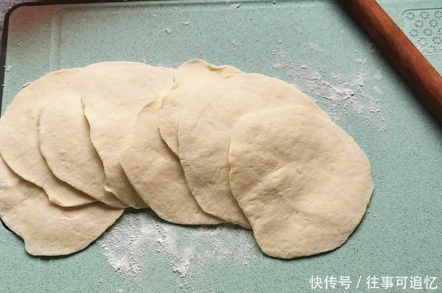 豆角别再炒着吃了,加些粉条蒸成大包子,全家都爱吃,太香了!