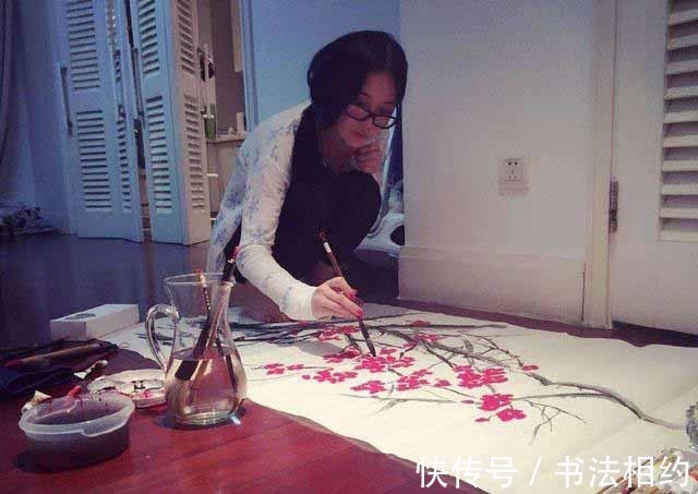 张馨予#“星圈女神”张馨予的书法不是闹着玩的,楷书中规中矩,行书洒脱