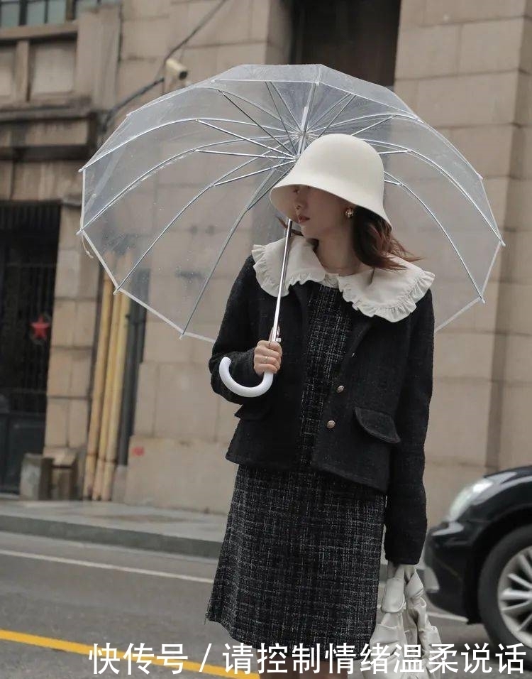 2021年第一套绝美气质穿搭:丝绒裙+毛衣!!!