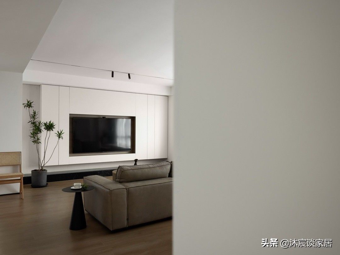 空间|她的极简新房,135平方米横厅结构,室内简洁干净,尽显轻松自然