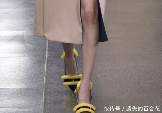 有钱|奇葩高跟鞋,有钱都买不到,网友:那是洗碗海绵吗?