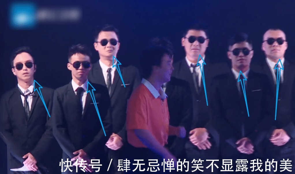 跑男团|郭麒麟有多幽默《奔跑吧》黑衣人努力憋笑，看样子快忍不住了