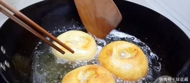 面团|面粉别炸油条了，教你这样做，比烤的简单，比面包香，孩子都爱吃