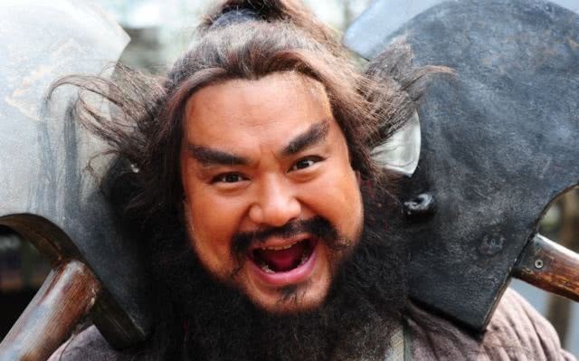  李逵|《水浒传》里李逵跟燕青相比，究竟谁的武功更高一些？