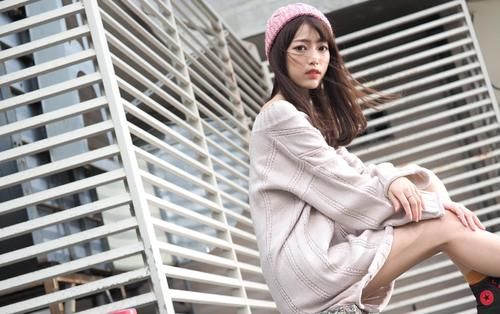 时尚 入秋之后针织毛衫这样穿，时尚有型又吸睛