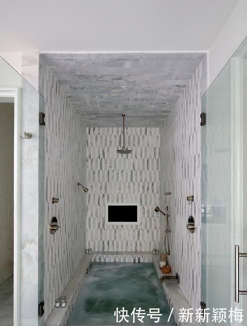 下沉式|头一次见装下沉式浴缸，没想到这么偷面积的卫生间更漂亮宽敞了