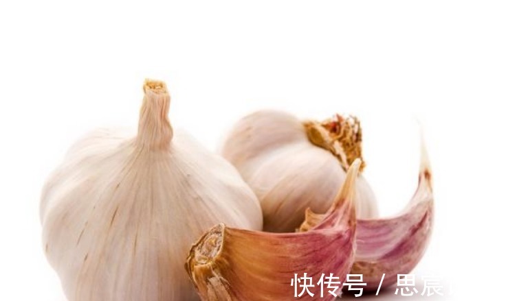 养肝护胃|大蒜和加它这样吃,养生效果会翻倍,养肝护胃,血脂也悄悄降下来