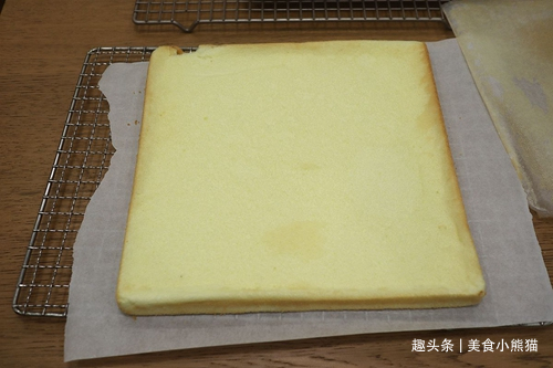 教你制作原味戚风蛋糕卷不裂不粘方法，步骤详细，保证你一学就会