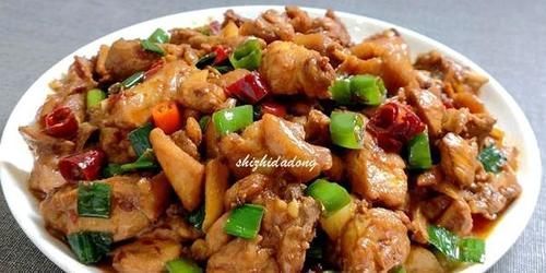 几道总也吃不腻的家常小炒肉,加点爱吃的蔬菜简单烹制,太好吃了!