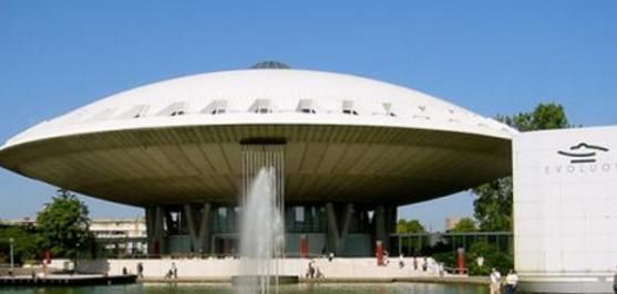 相对论 中国研制飞碟,如果能够达到光速,会对世界有什么影响