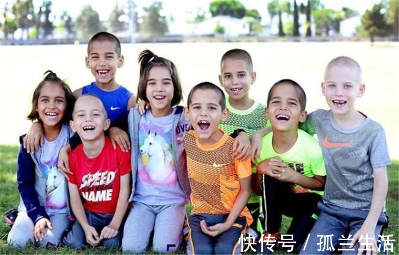 孩子们|12年前,美国45岁单亲妈妈坚持生下8胞胎,现今她们生活如何?