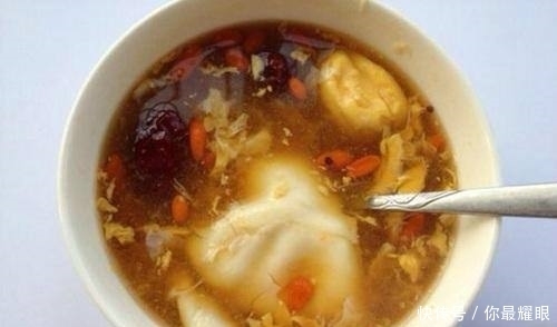 枸杞性温|女人不想宫寒缠身,这4类食物最好不要吃,吃的越多妇科病越严重