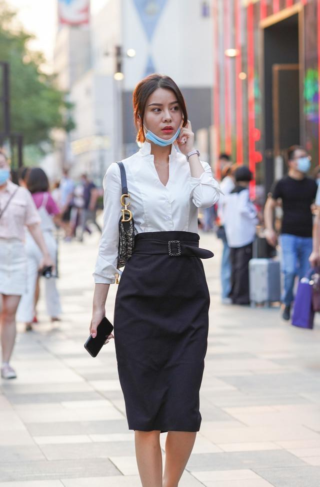 黑色吊带个性阔腿裙,时尚精致,让小姐姐展现俏皮可爱的气质