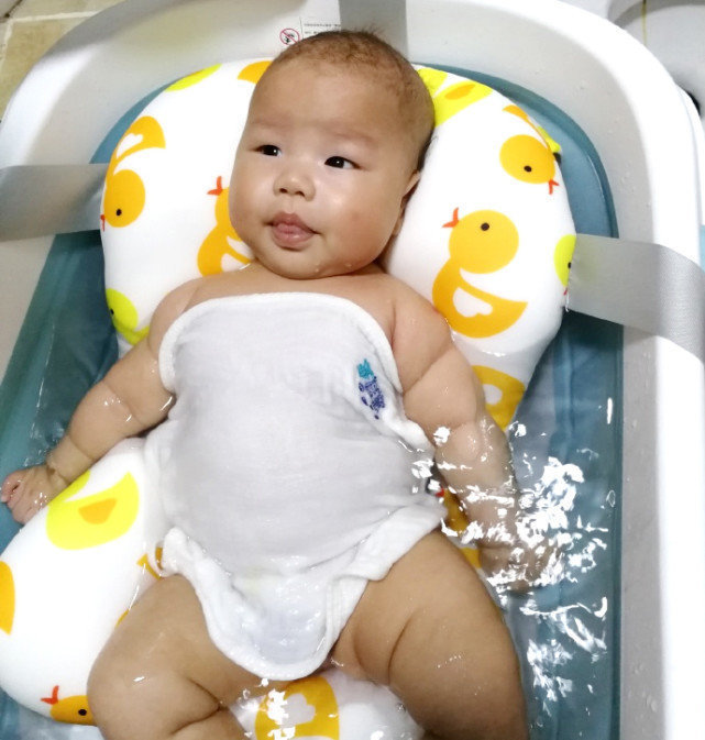 小宝宝|夏天宝宝洗澡五个常识四个步骤,“正确洗”宝宝舒爽还不长痱子