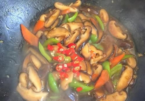  香菇好吃的做法，不放肉也鲜香浓郁，必须要多吃一碗米饭