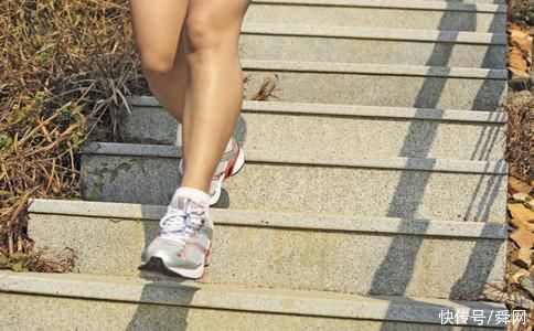 走路姿势|你会走路吗走路姿势不对有损健康，错误的走路姿势有哪些