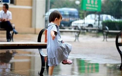 孩子喜欢反复做一件事，家长不要急着阻止，原来好处那么多