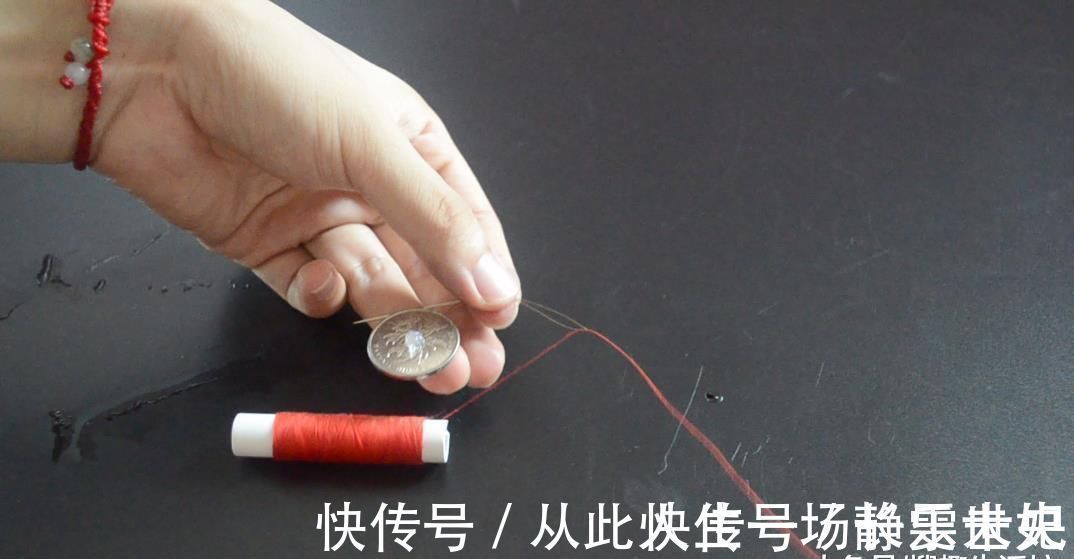 眼睛不好也能快速穿针引线, 只需一枚硬币就可以, 看完赶紧去试试