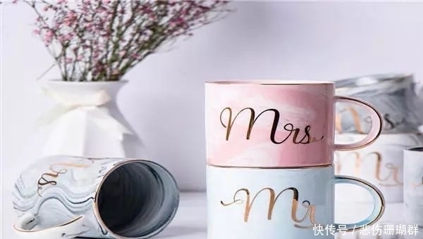 杯子的底部不好清洁，教你一招不用刷，杯子洁净如新！