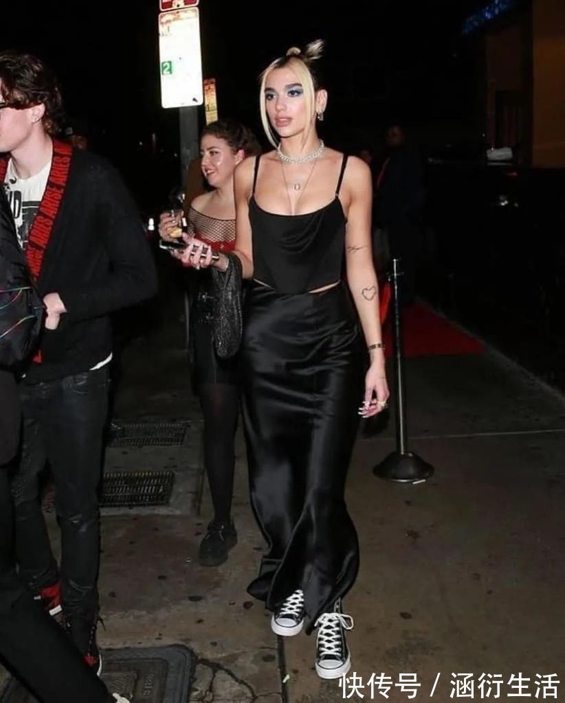 秃头|“爆顶染”赵小棠一夜吸赞十几万!丑哭亿万网友的秃头发型,怎么就火了?