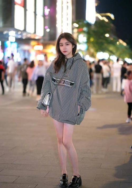 搭配|穿裙子不一定配凉鞋,今夏试着搭配这“5双鞋”,时髦新潮还显高