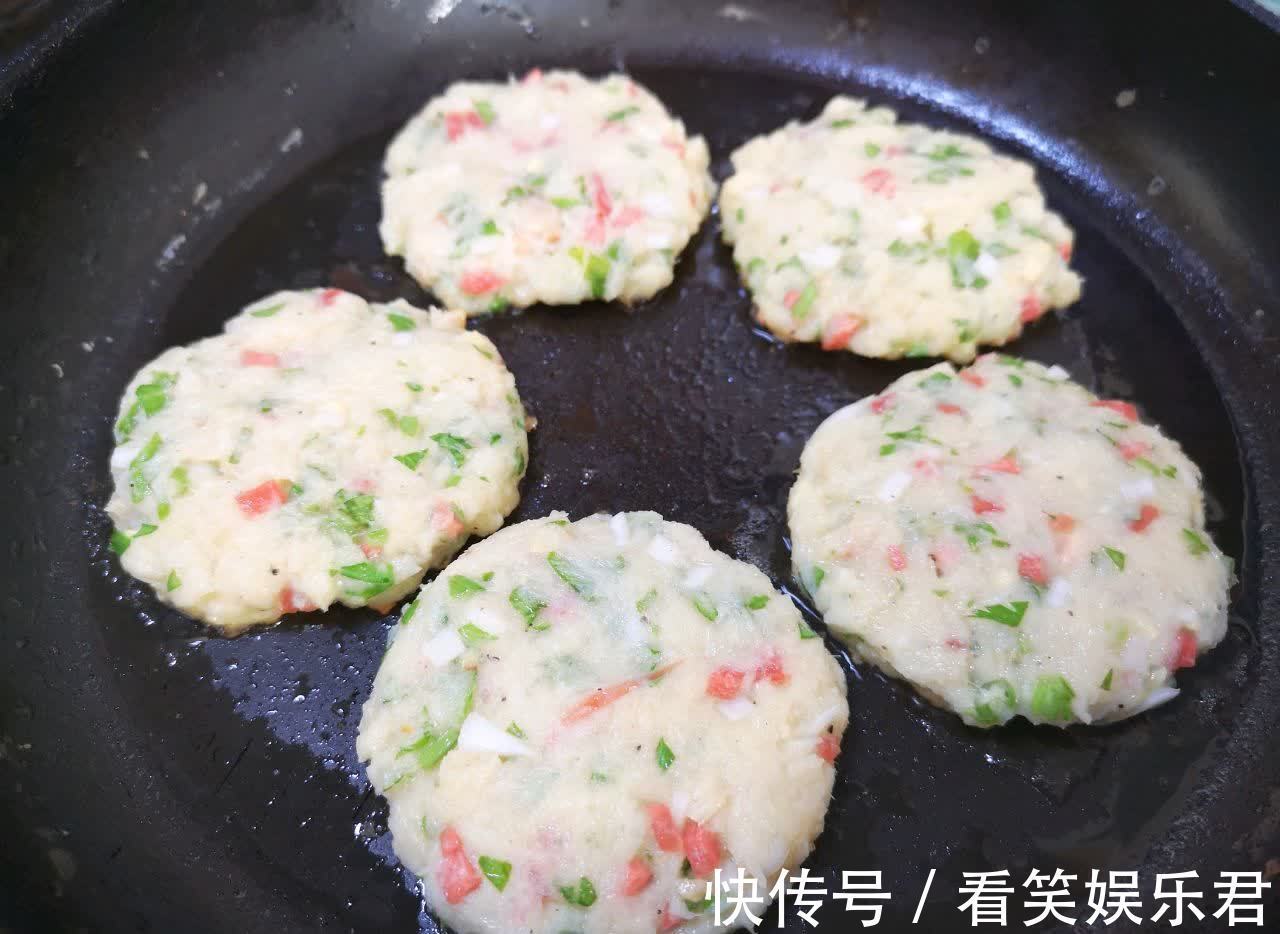 辅食|早餐不用将就了,用鳕鱼做成小饼,健脾开胃,适合老人孩子
