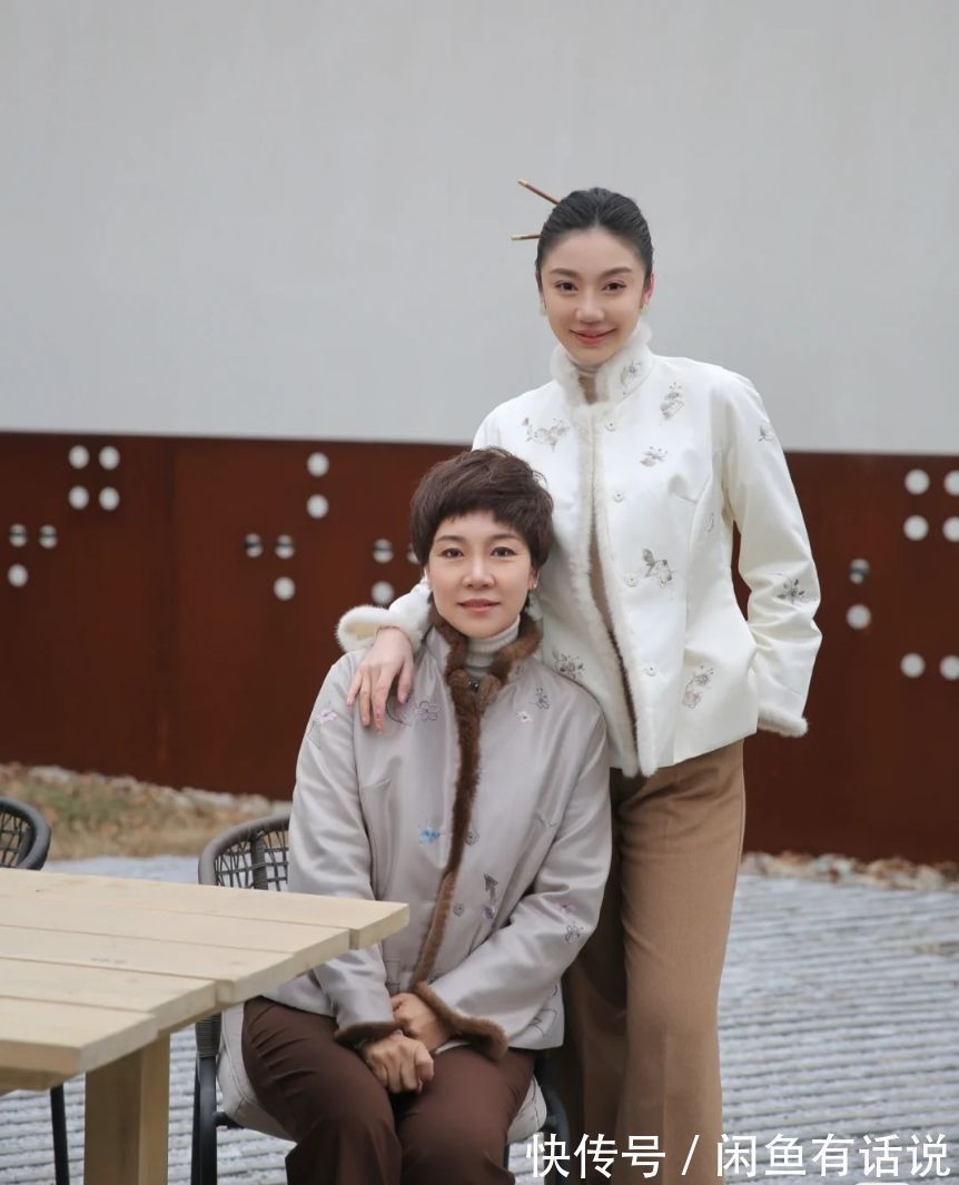 元素 被新中式穿搭圈粉了,50岁妈妈贵气,30岁女儿优雅,照着穿就很美